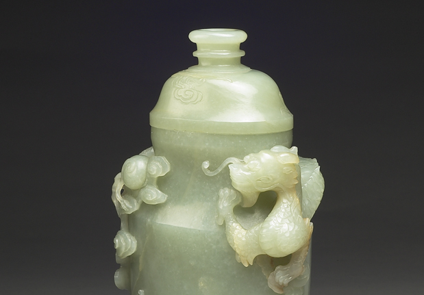 清 青玉雙龍戲珠瓶